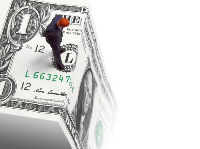 日銀YCC政策は崖淵に立たされた